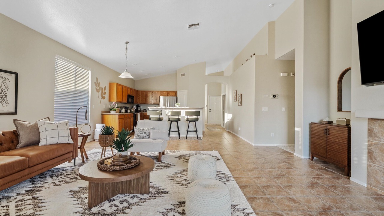 Photo of Livingroom in Villages At Queen Creek
