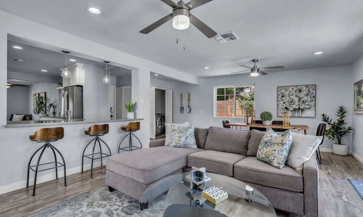 Photo of Livingroom in Camelback East