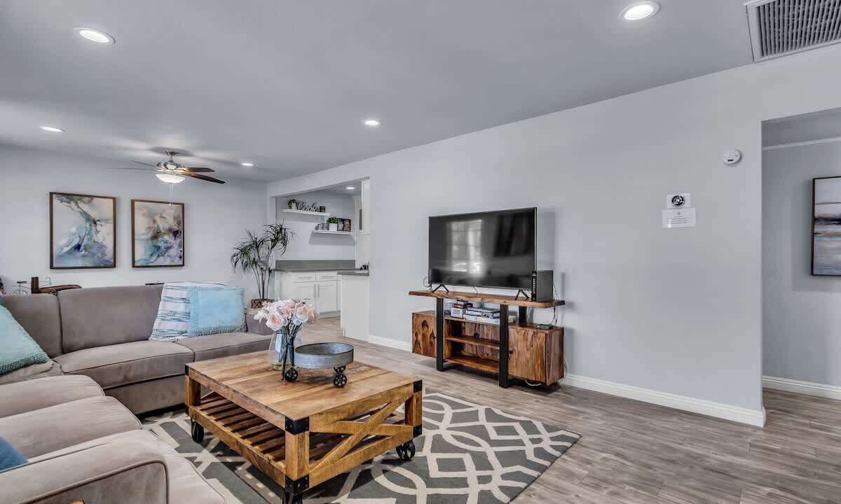 Photo of Livingroom in Camelback East