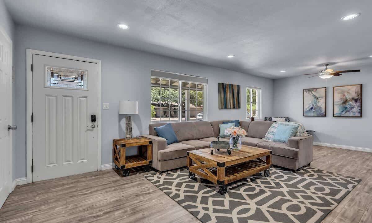 Photo of Livingroom in Camelback East