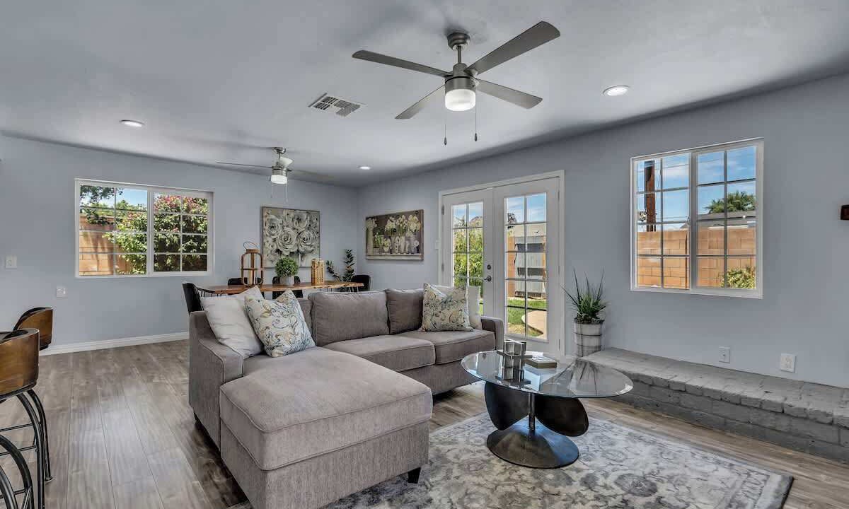 Photo of Livingroom in Camelback East