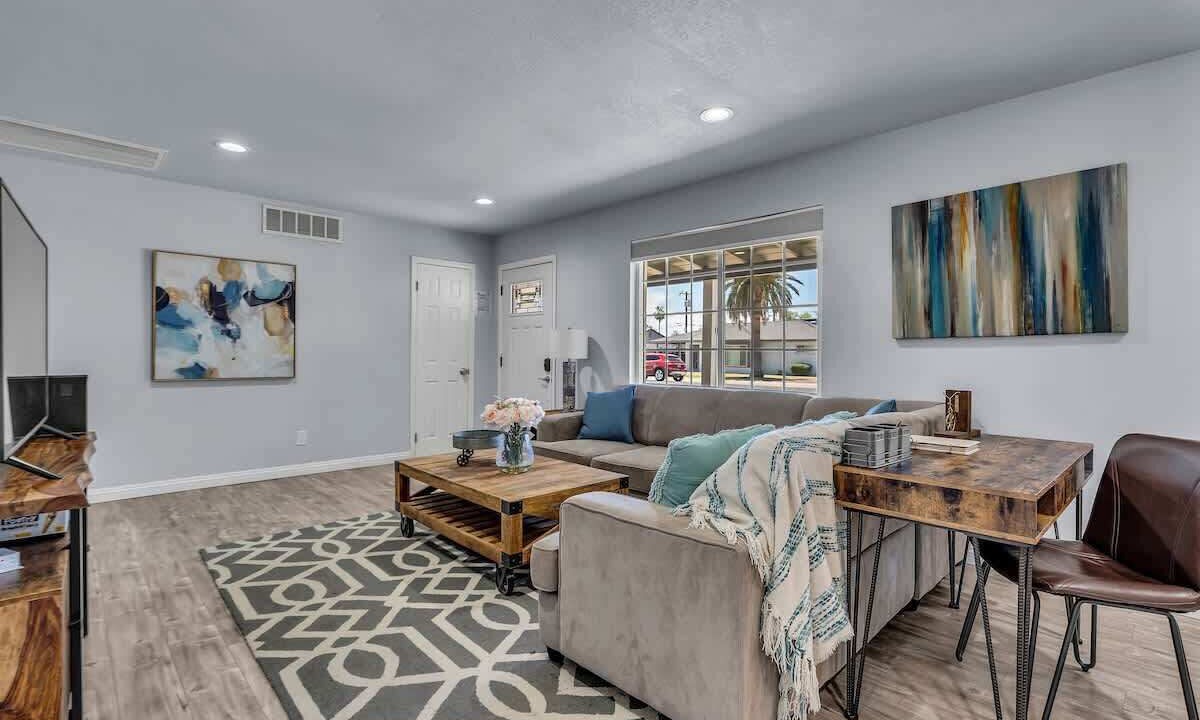 Photo of Livingroom in Camelback East