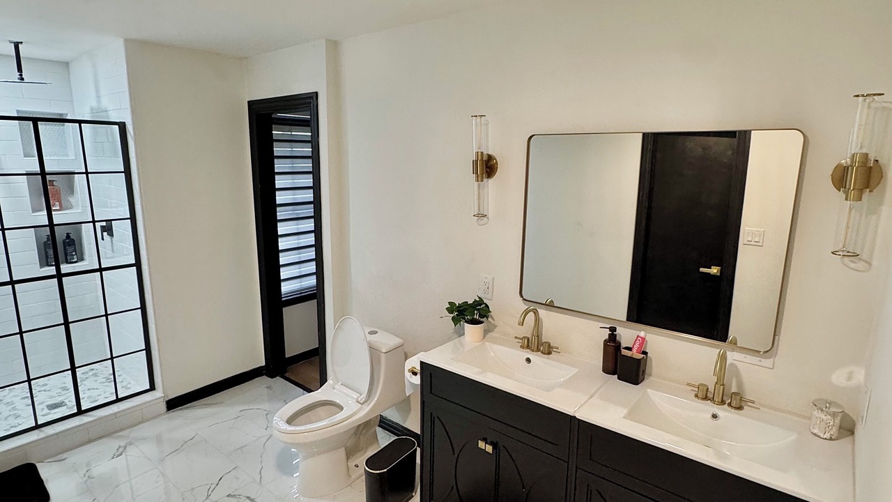 Photo of Bathroom in Brownsville
