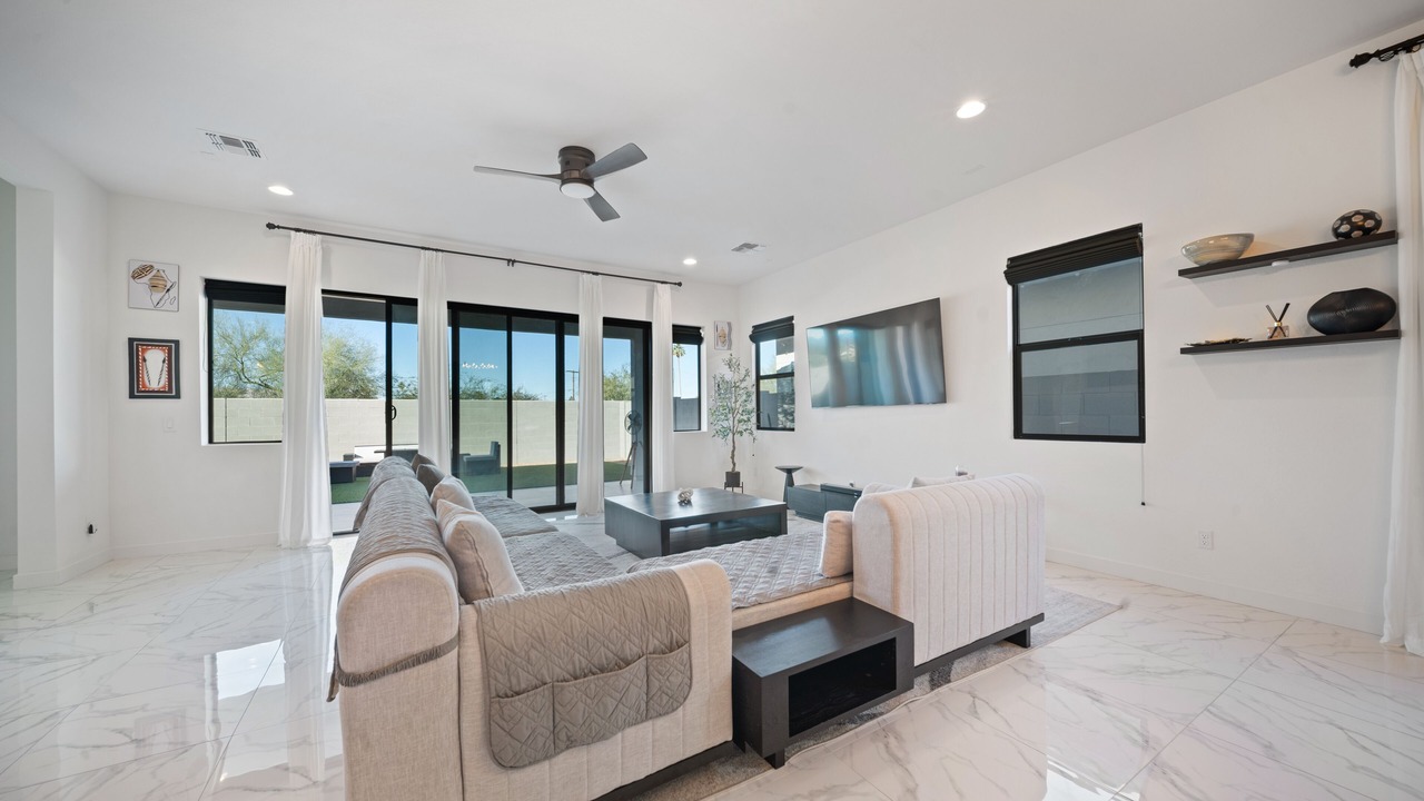 Photo of Livingroom in South Mountain