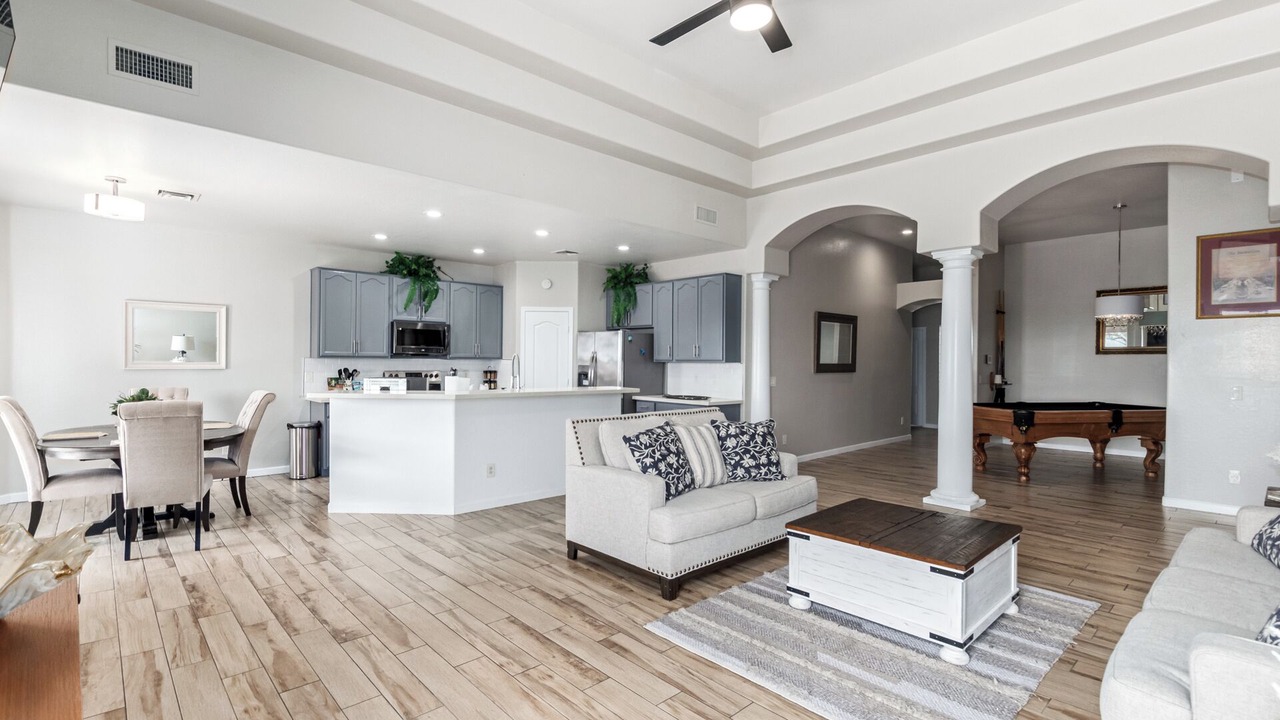 Photo of Livingroom in South Mountain