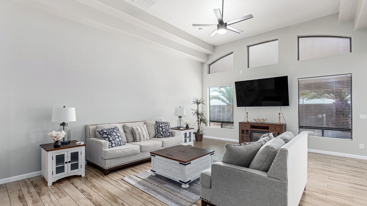 Photo of Livingroom in South Mountain