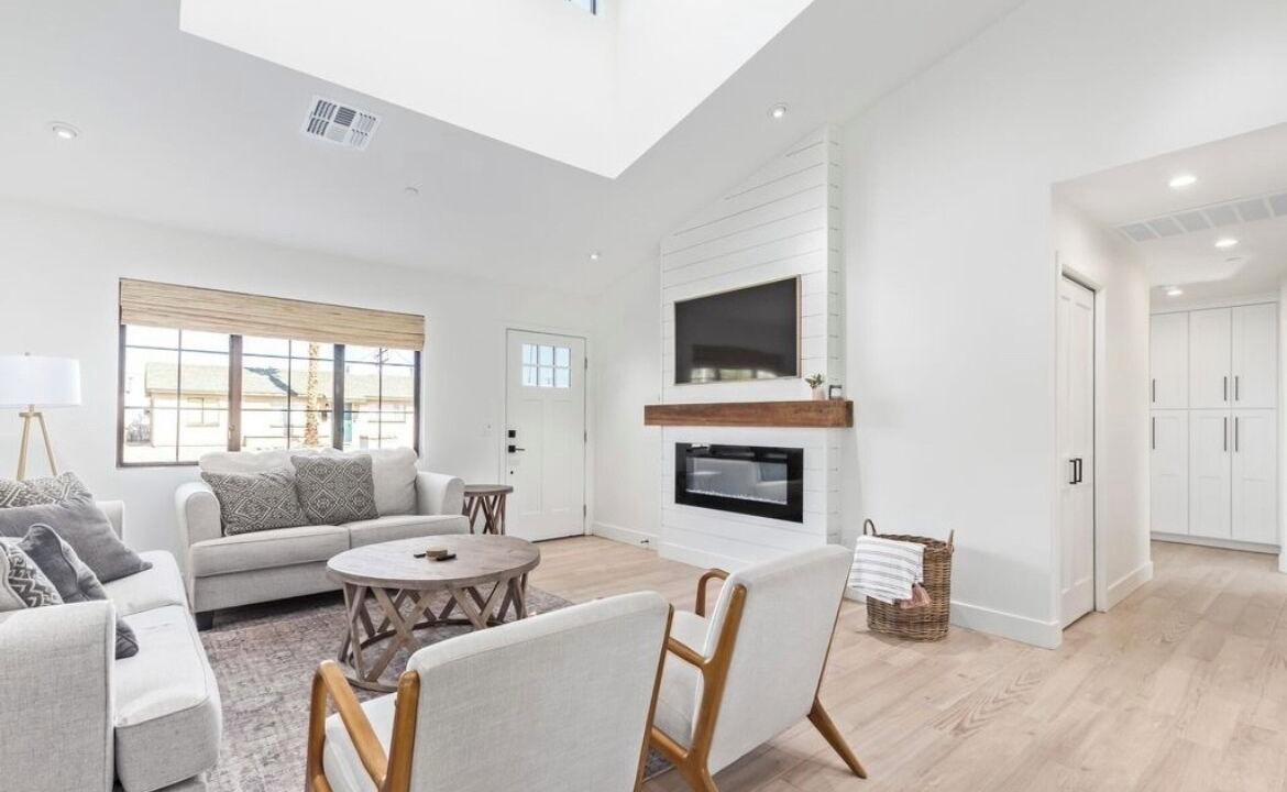 Photo of Livingroom in New Papago Parkway