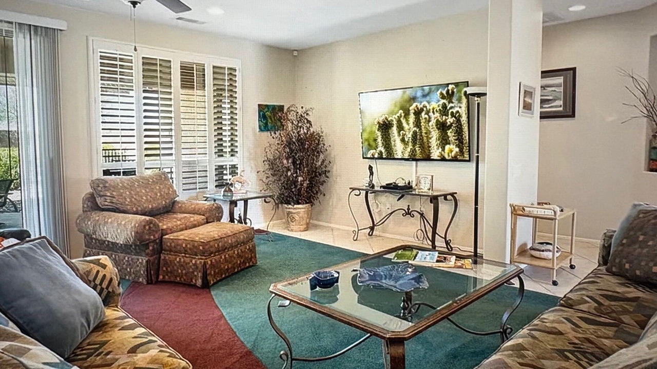 Photo of Livingroom in Surprise