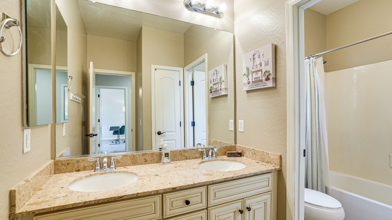 Photo of Bathroom in Montecito in Estrella