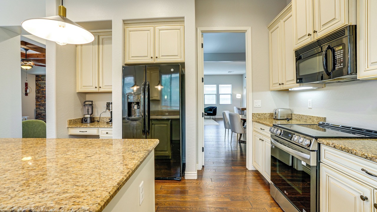 Photo of Kitchen in Montecito in Estrella