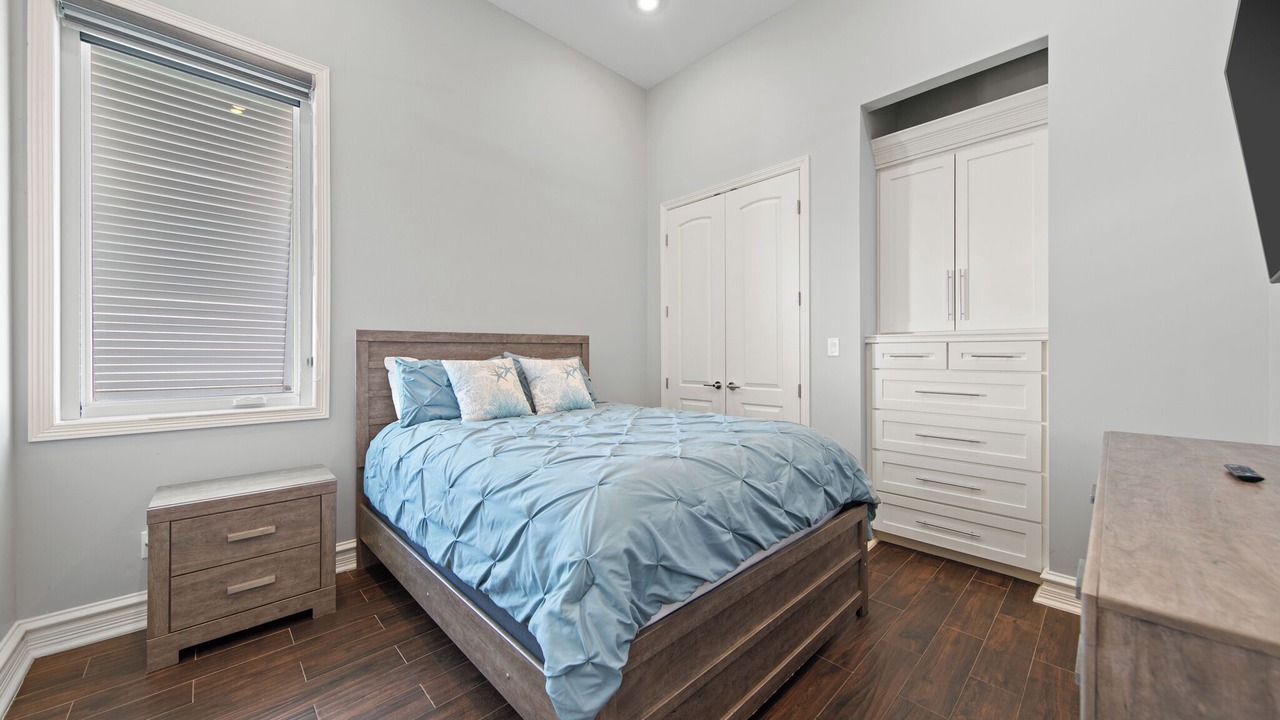 Photo of Bedroom in The Shores