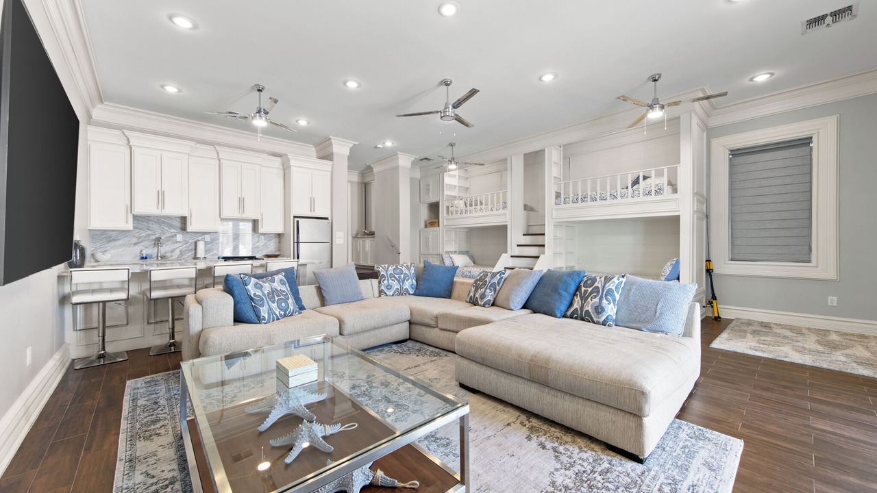 Photo of Livingroom in The Shores