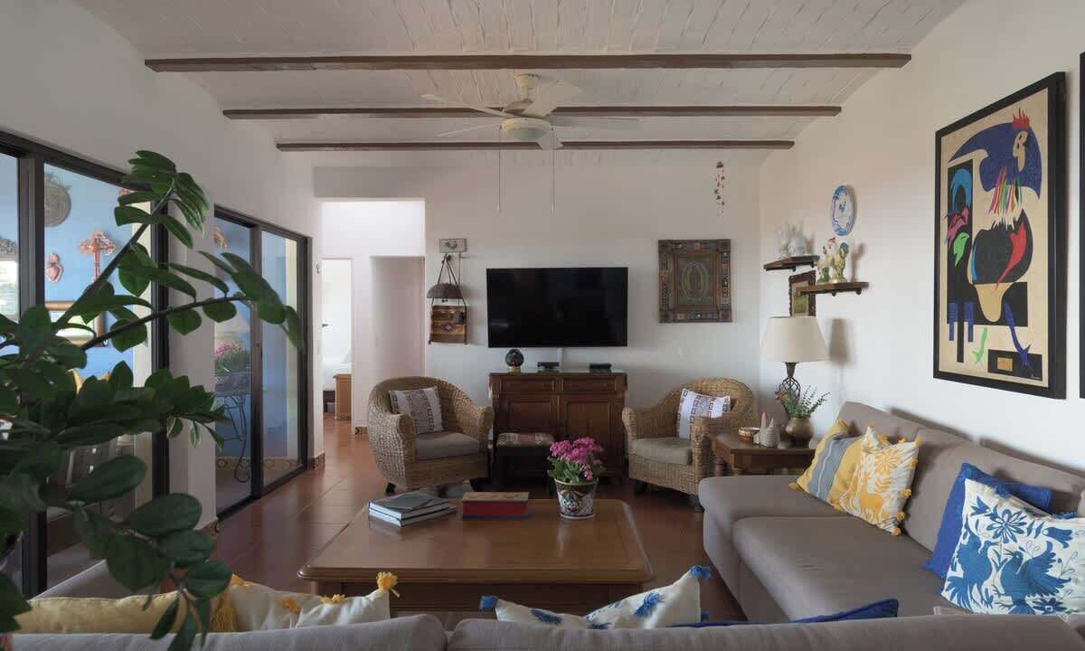 Photo of Livingroom in Raquet Club