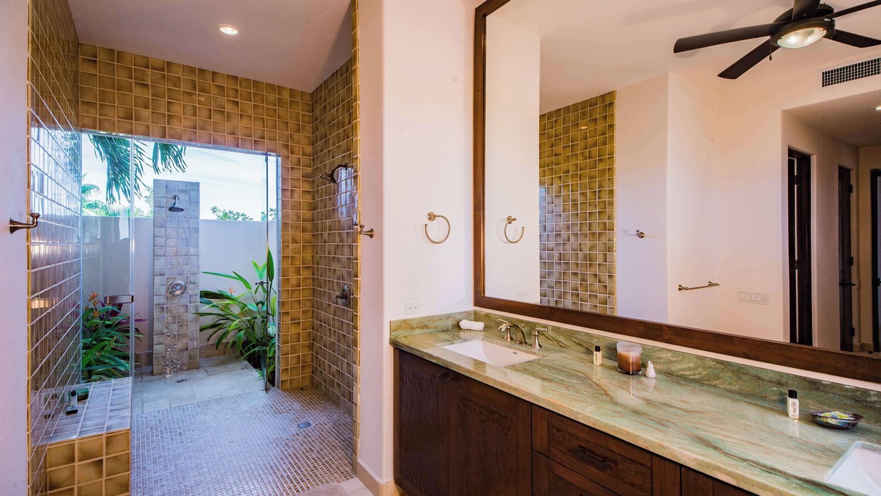 Photo of Bathroom in Buzzards