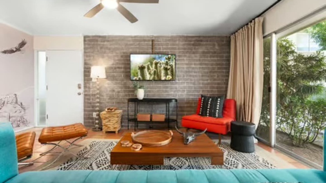 Photo of Livingroom in Entertainment District