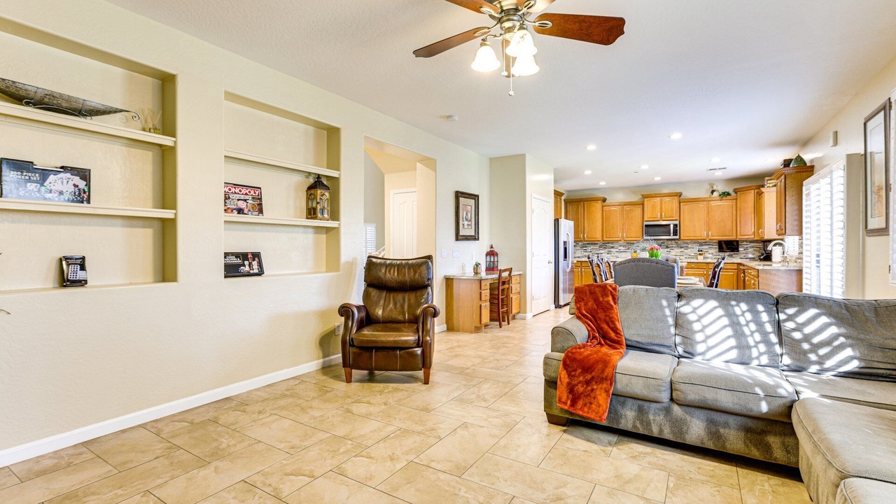 Photo of Livingroom in Camelback Plaza