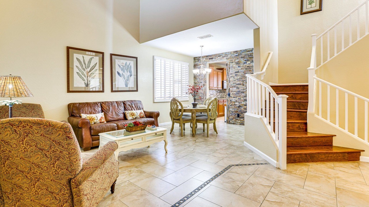 Photo of Livingroom in Camelback Plaza
