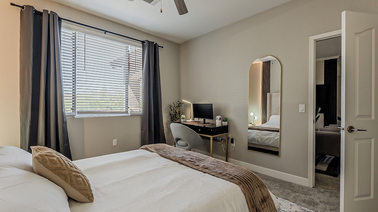 Photo of Bedroom in McDowell Mountain Apartments
