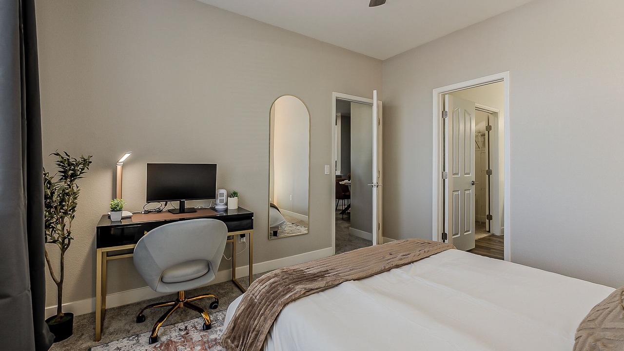Photo of Bedroom in McDowell Mountain Apartments
