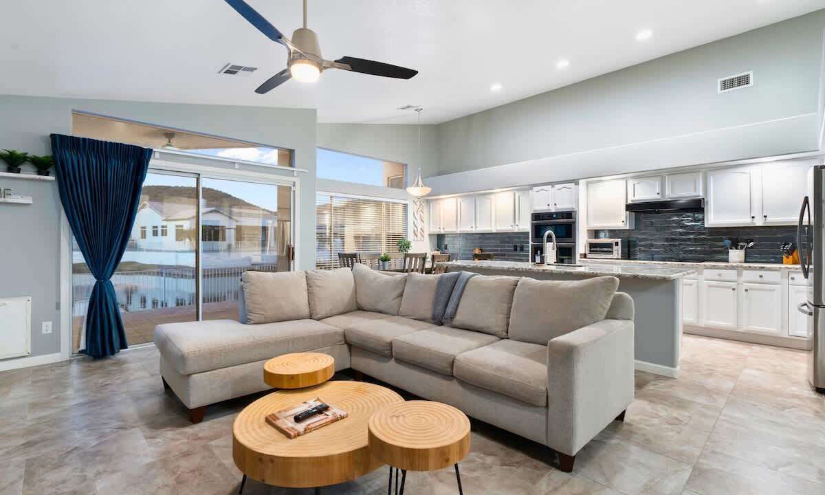 Photo of Livingroom in Arrowhead Lakes