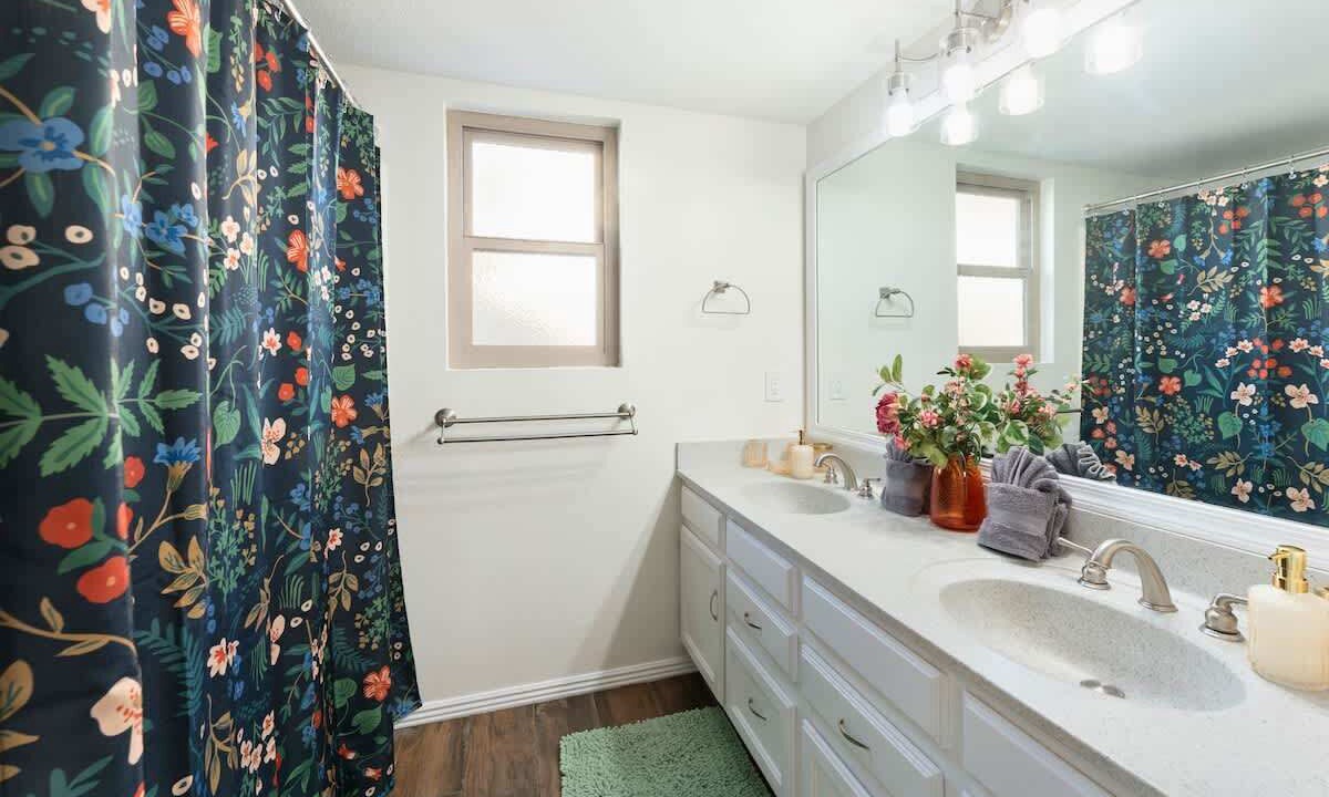 Photo of Bathroom in Glendale