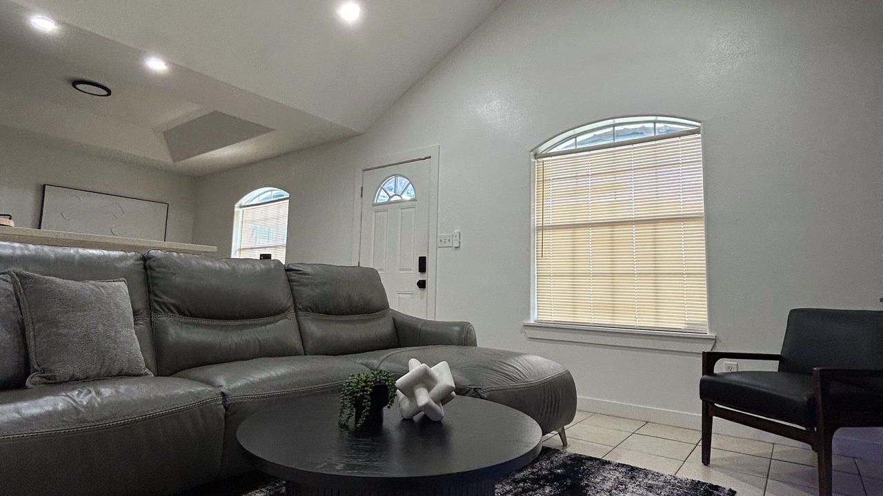 Photo of Livingroom in Brownsville