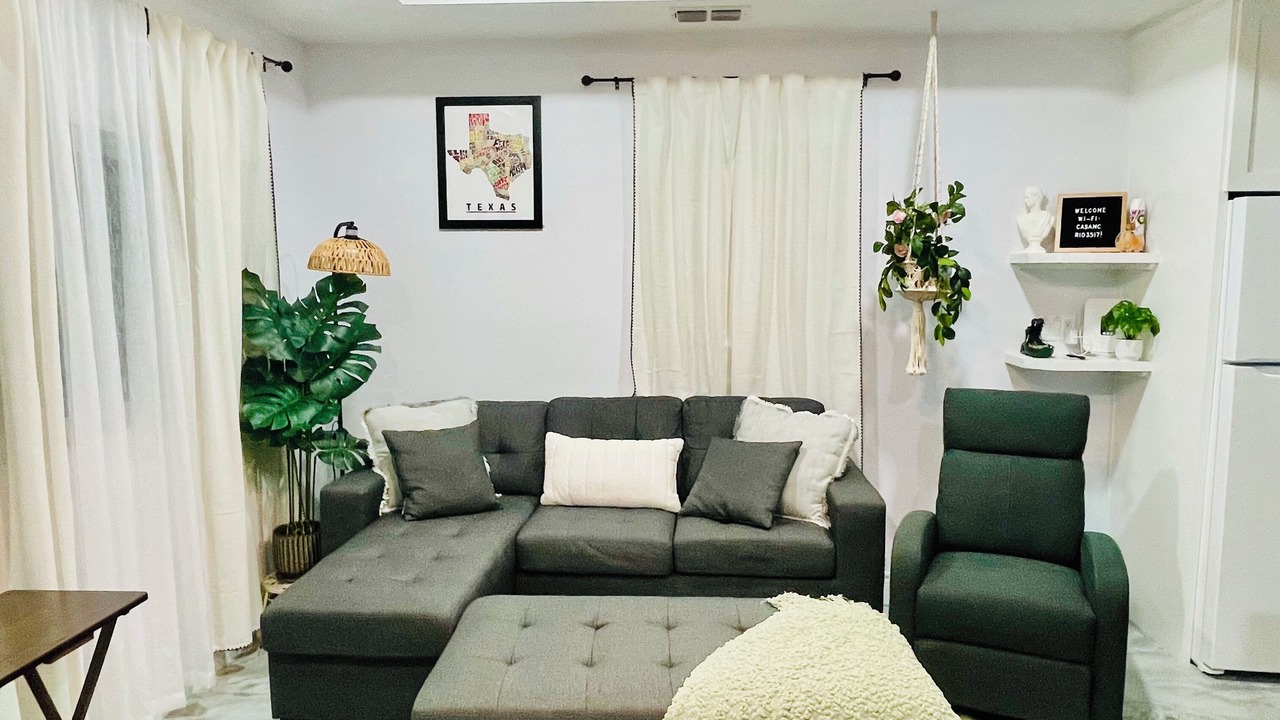Photo of Livingroom in Edinburg