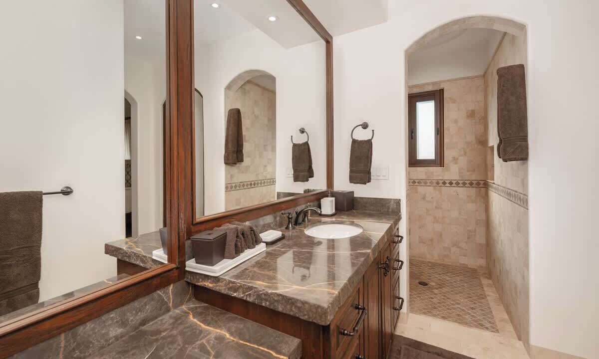 Photo of Bathroom in Buzzards