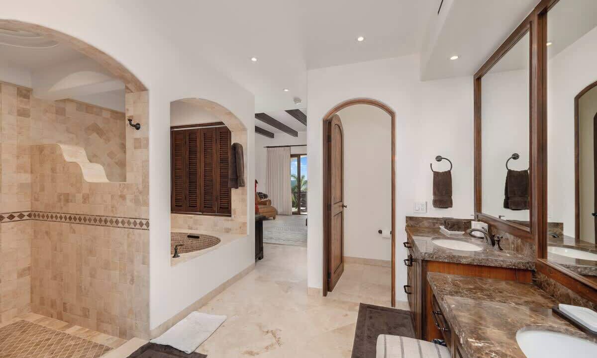 Photo of Bathroom in Buzzards