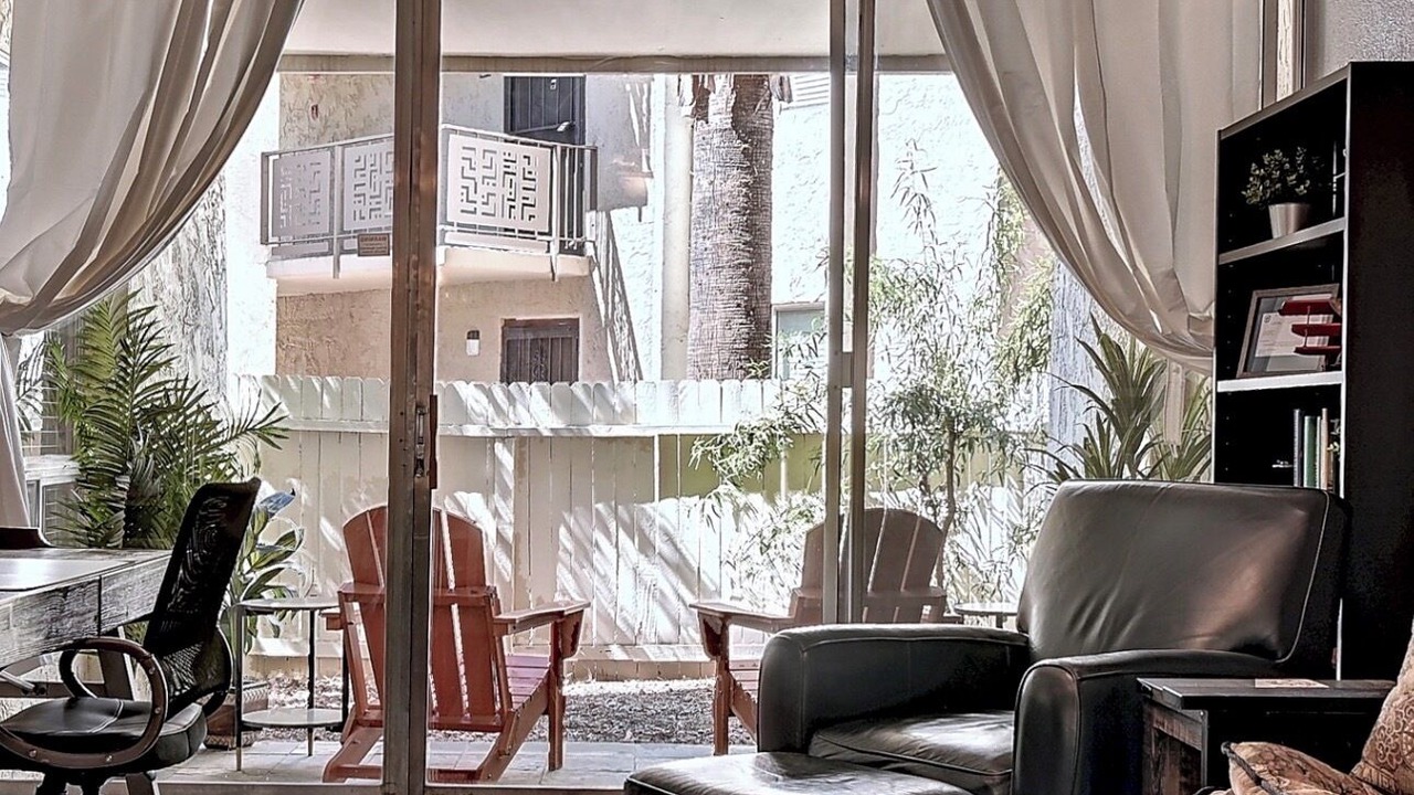 Photo of Livingroom in Entertainment District