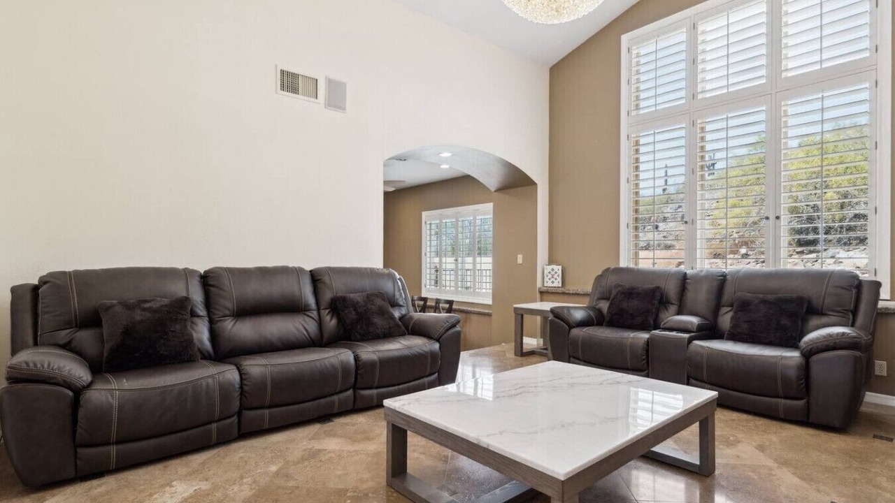 Photo of Livingroom in Moon Mountain Vistas