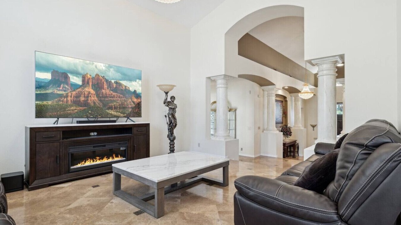 Photo of Livingroom in Moon Mountain Vistas