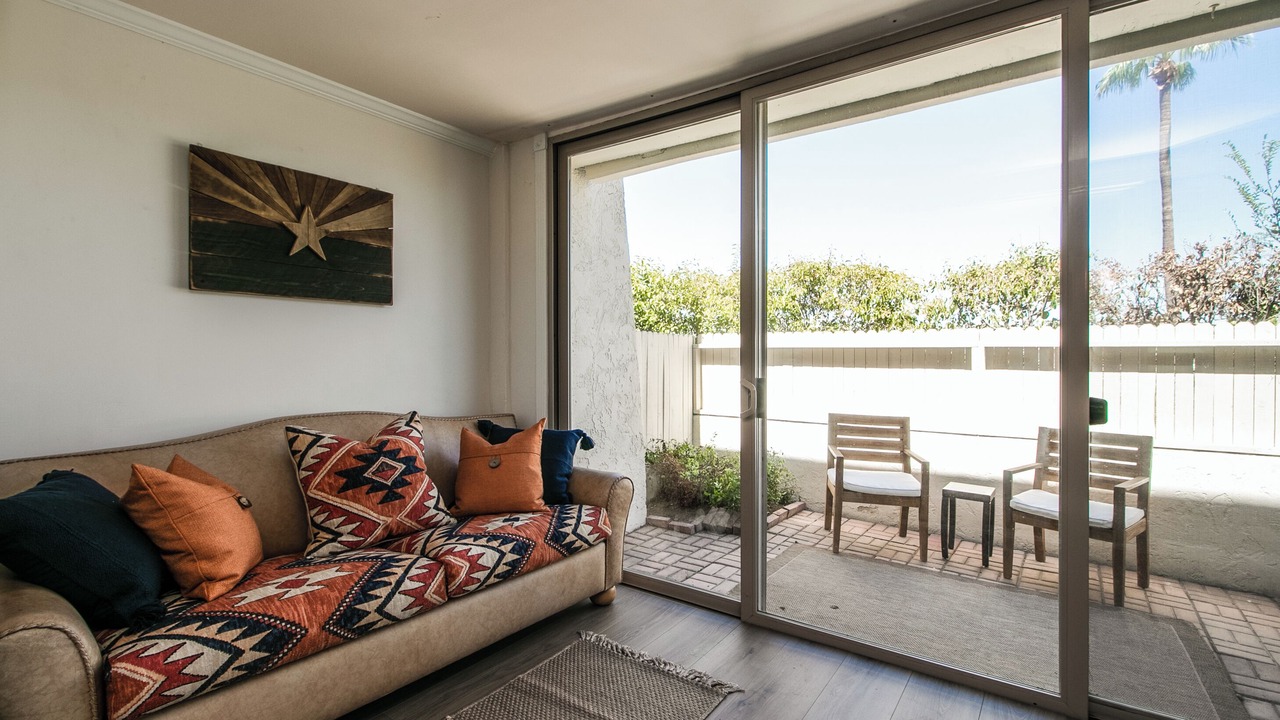 Photo of Livingroom in Entertainment District