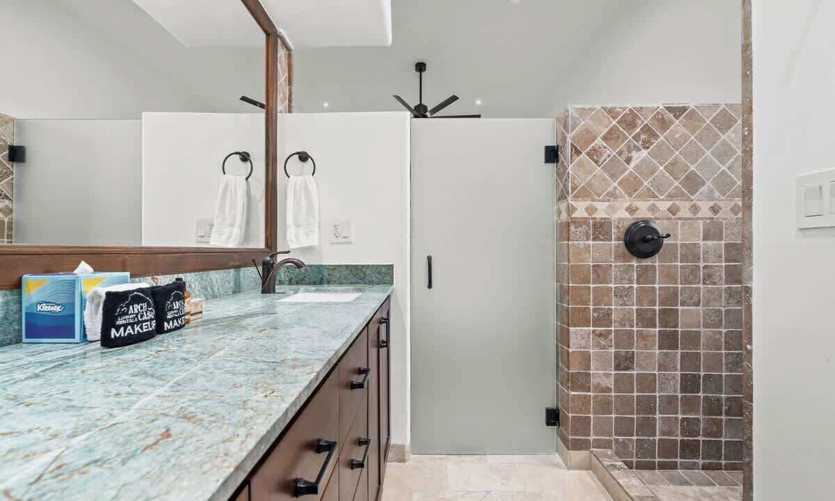 Photo of Bathroom in Buzzards