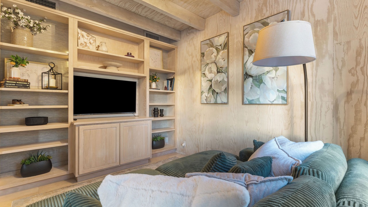 Photo of Livingroom in Carefree Fore