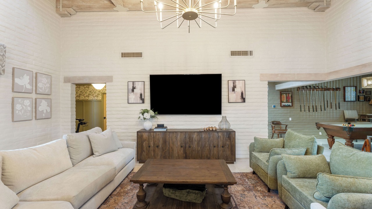 Photo of Livingroom in Carefree Fore