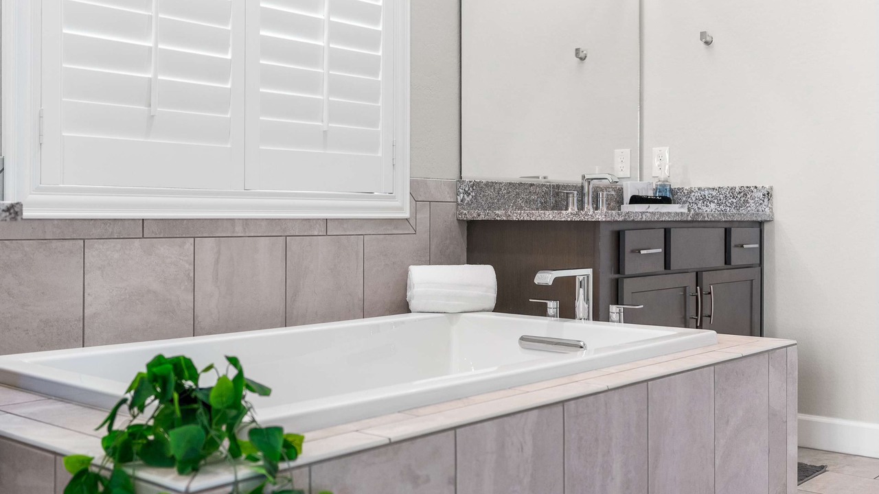 Photo of Bathroom in Montecito in Estrella