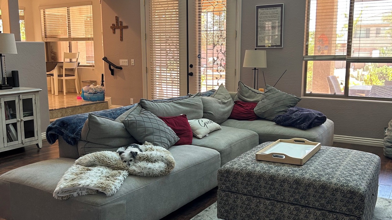 Photo of Livingroom in Pleasant Valley