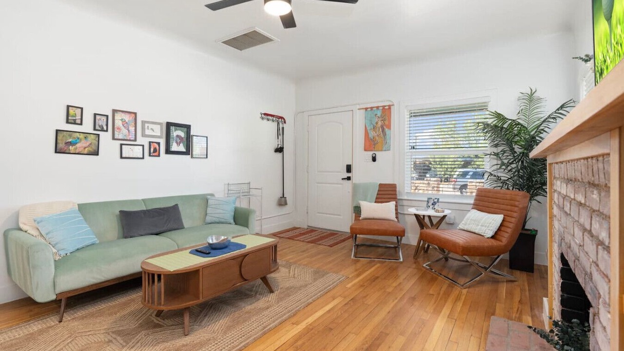 Photo of Livingroom in Garfield