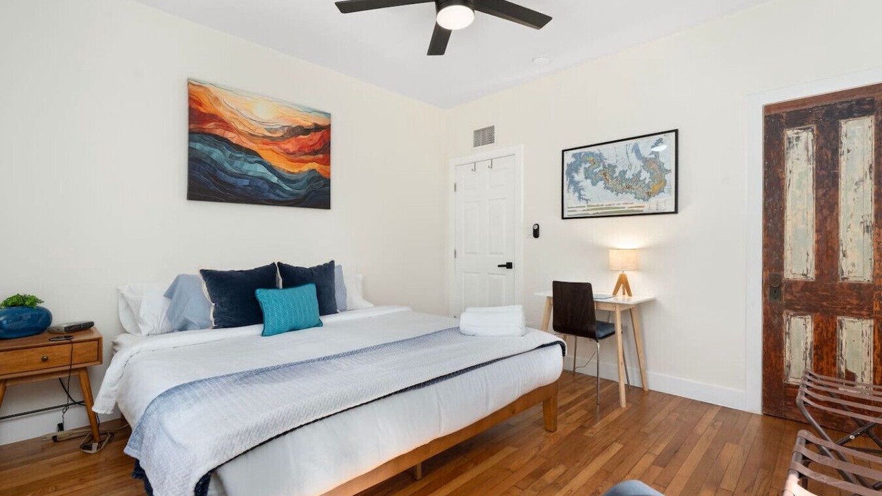 Photo of Bedroom in Garfield