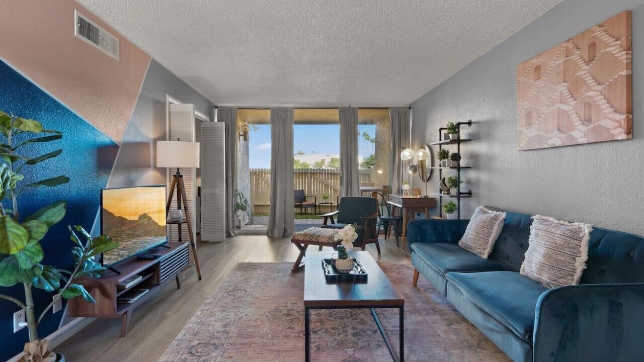 Photo of Livingroom in Entertainment District