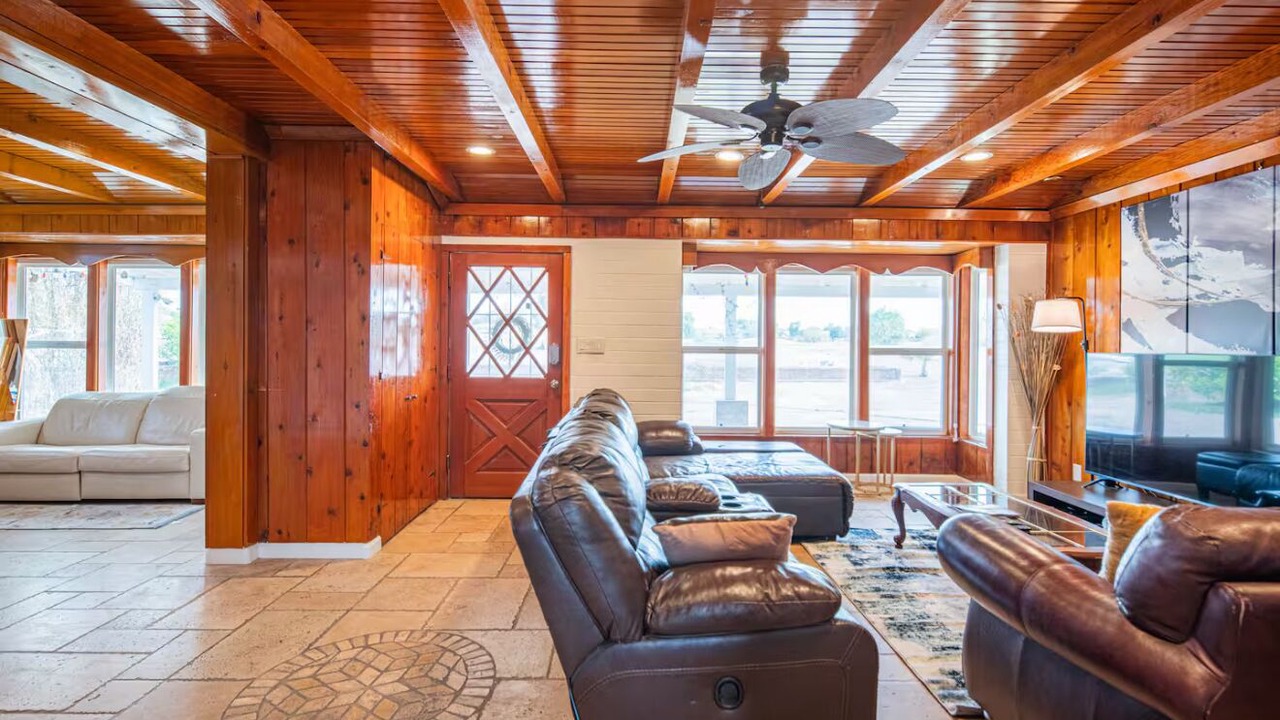Photo of Livingroom in Coldwater Springs
