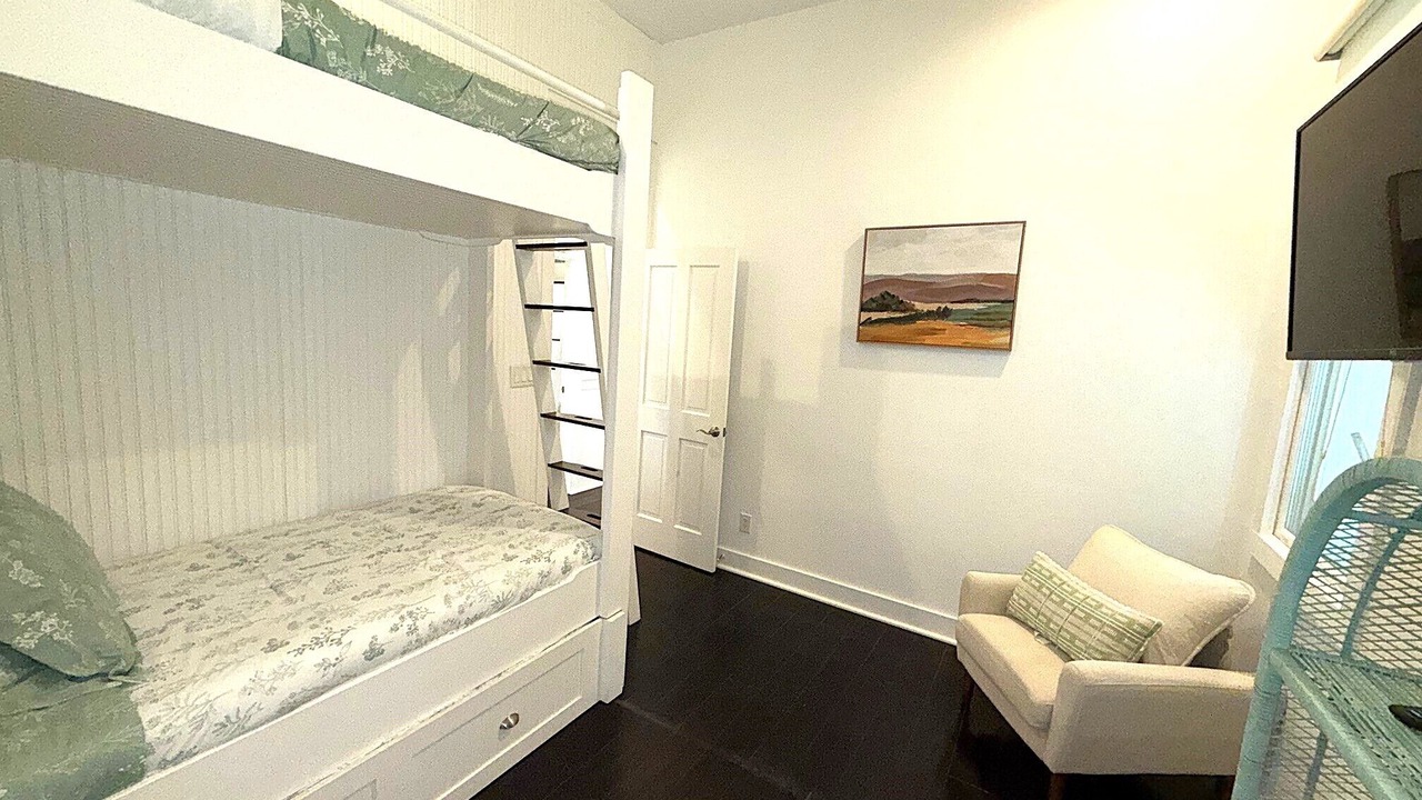 Photo of Bedroom in The Shores