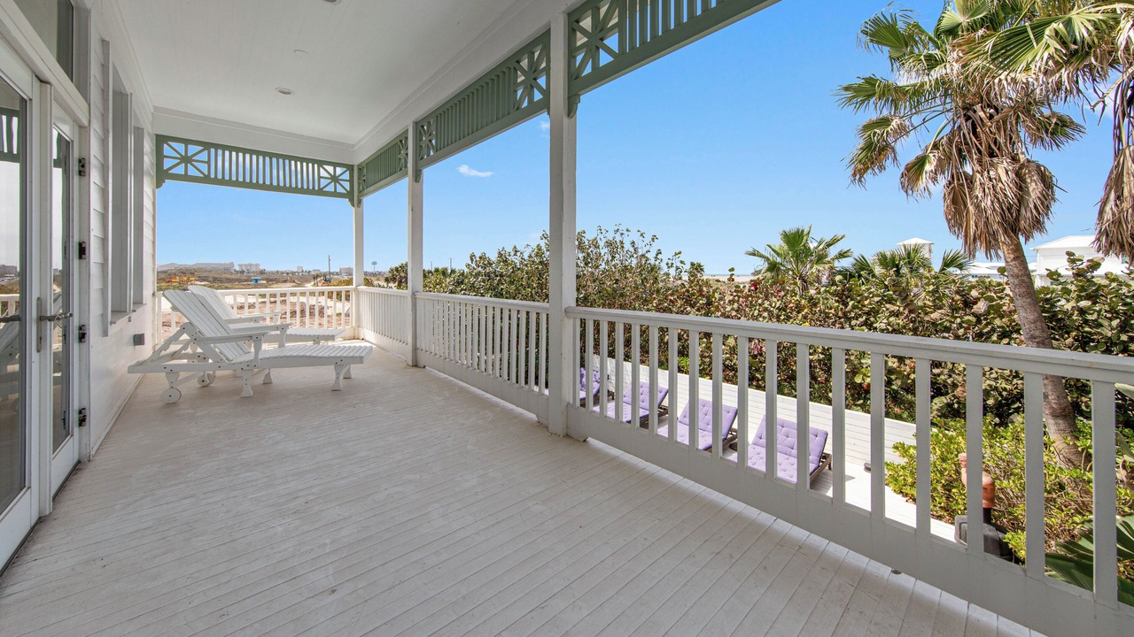 Photo of Patio Balcony in The Shores