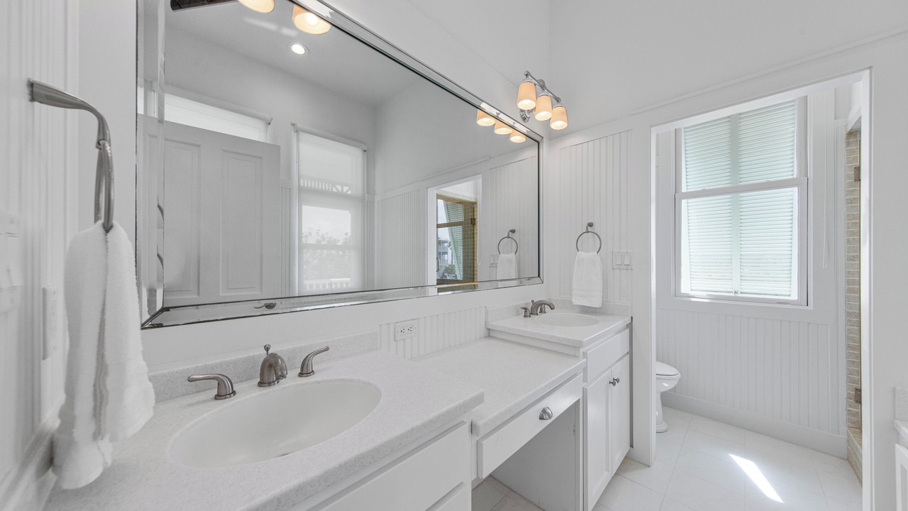 Photo of Bathroom in The Shores