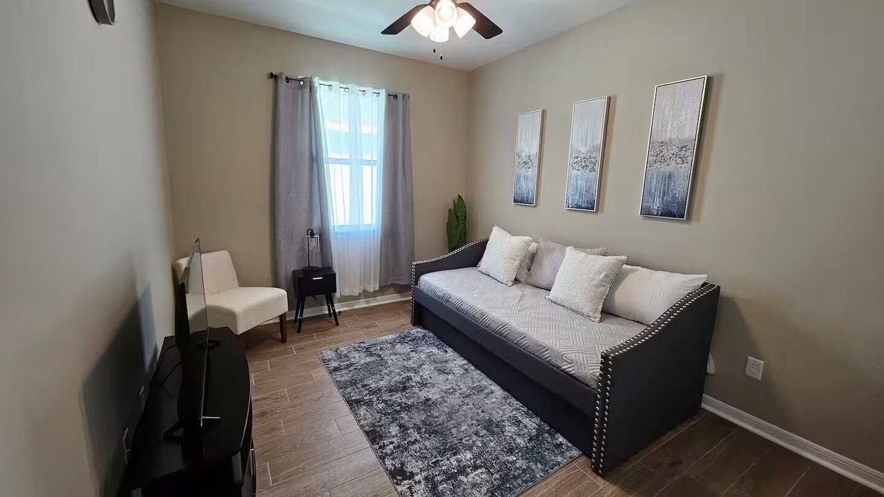 Photo of Livingroom in Edinburg