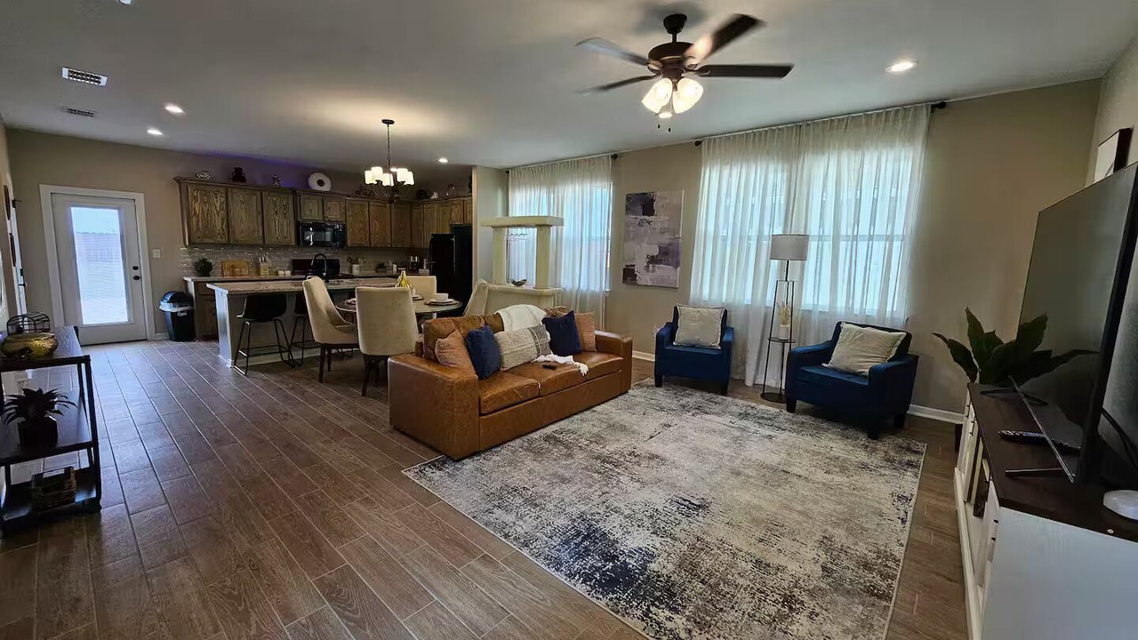 Photo of Livingroom in Edinburg