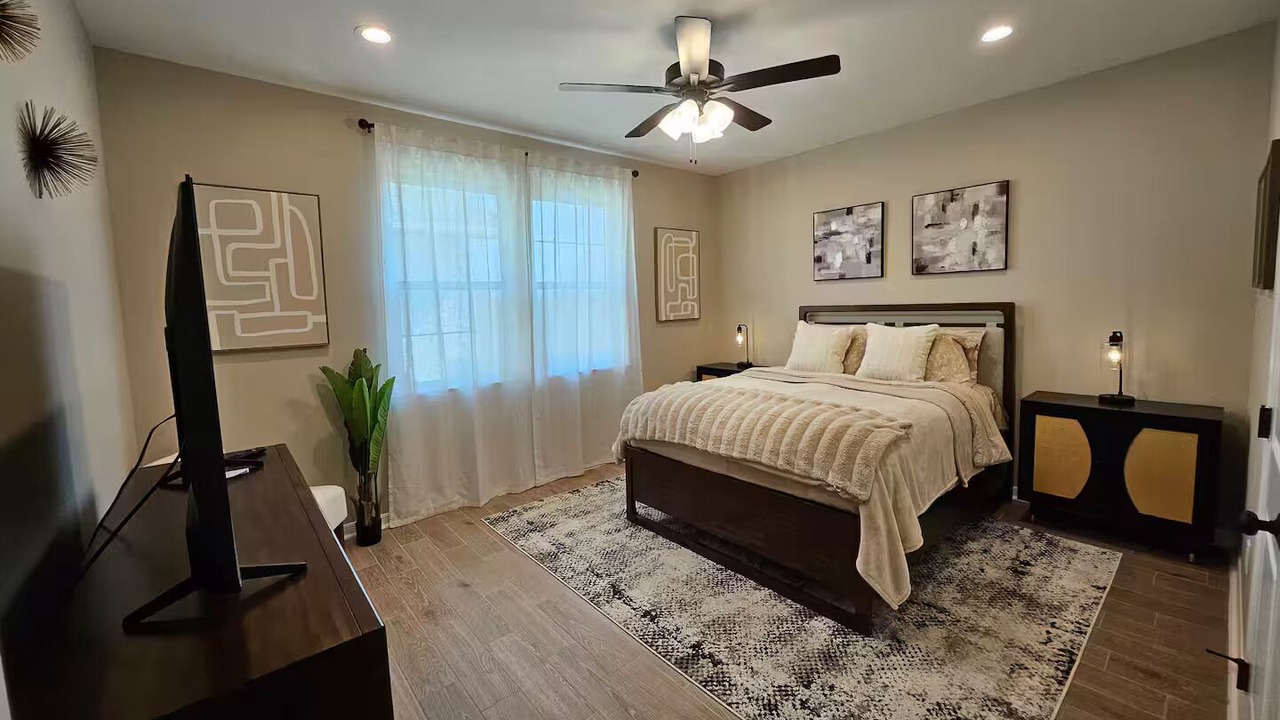 Photo of Bedroom in Edinburg