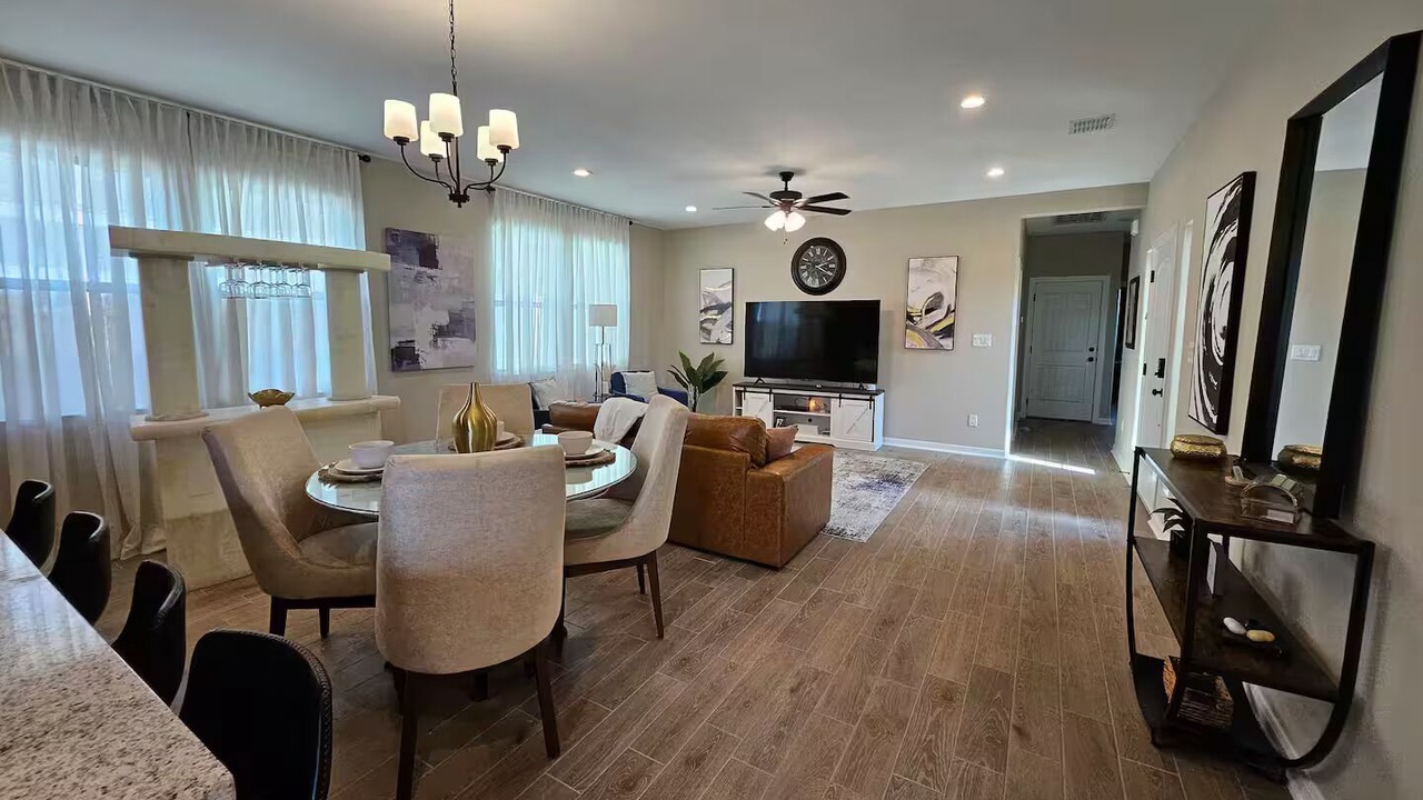 Photo of Livingroom in Edinburg