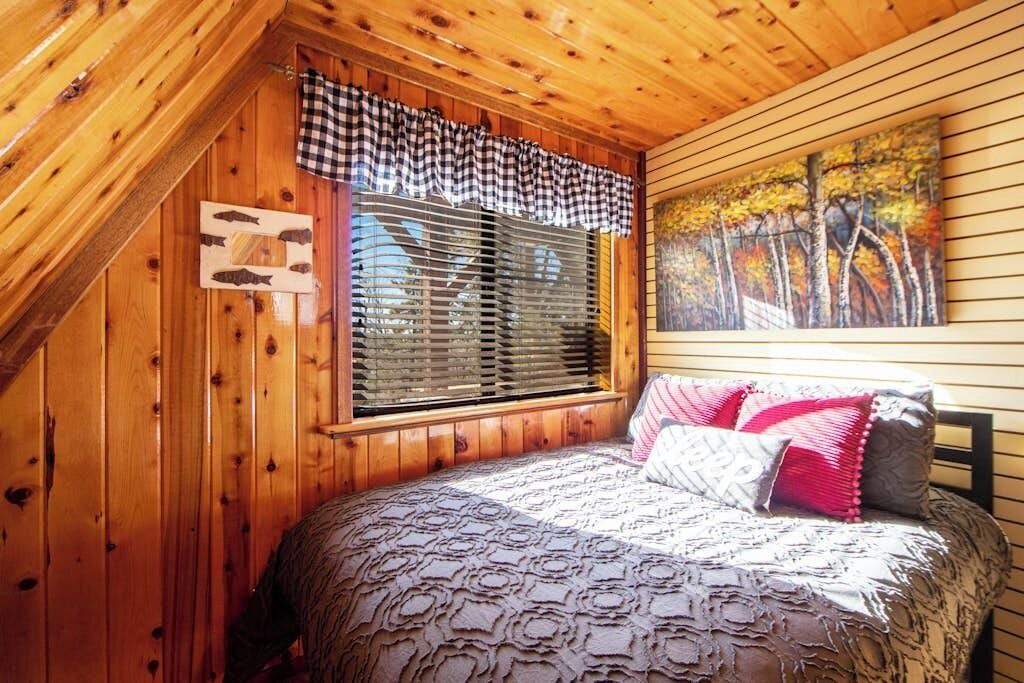 Photo of Bedroom in Green Valley Lake